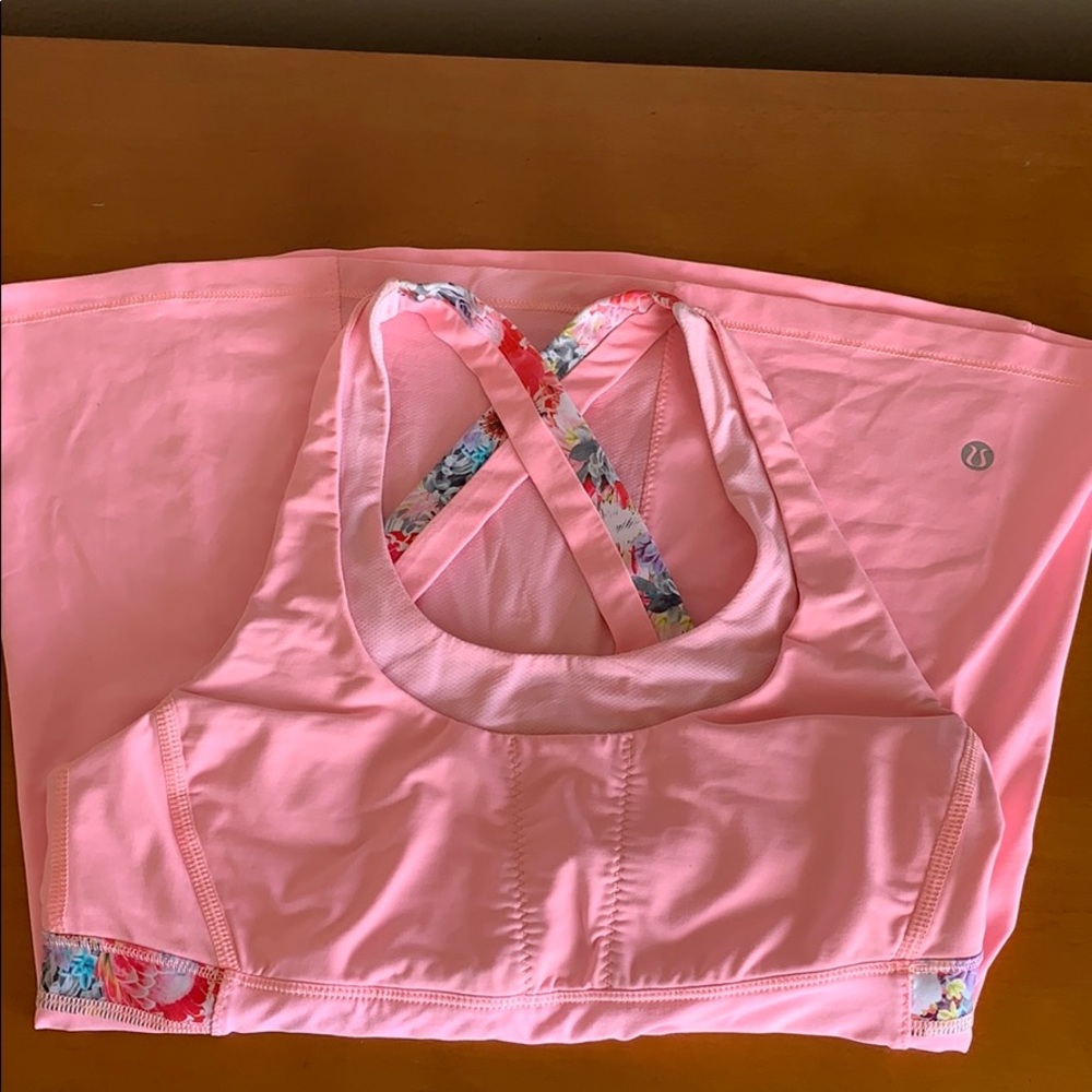 Lululemon pink flower trimmed top size 8